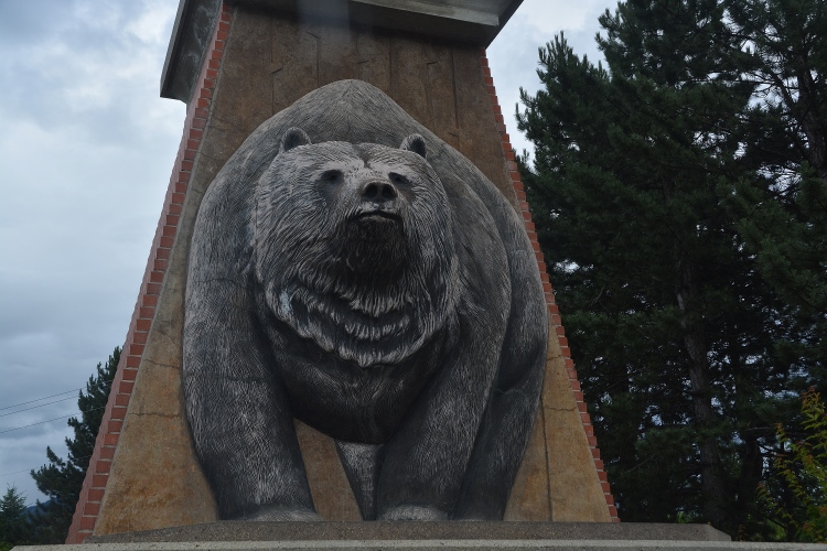 grizzly statue